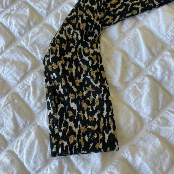 Dundas X Revolve leopard Joplin Long sleeve knit crop top - Picture 5 of 10